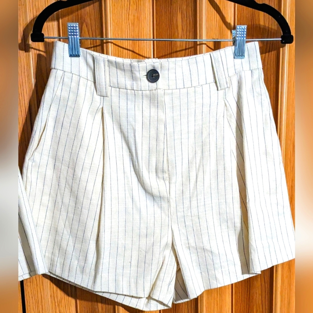 Rails llena Shorts Ivory Pinstripe. 3 Sizes Available. Sold Separately
